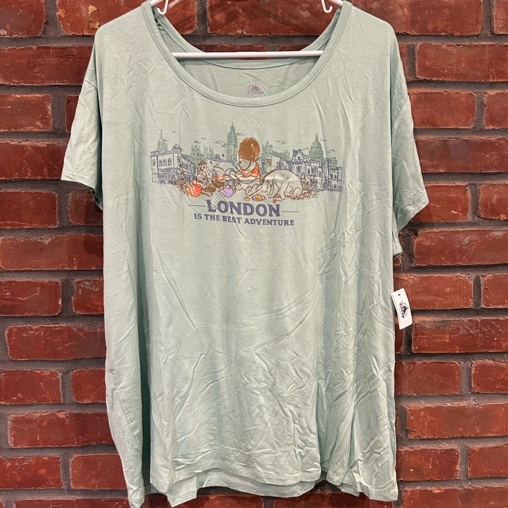 NWT Disney EPCOT London Winnie the Pooh Graphic Tee - Mint Green